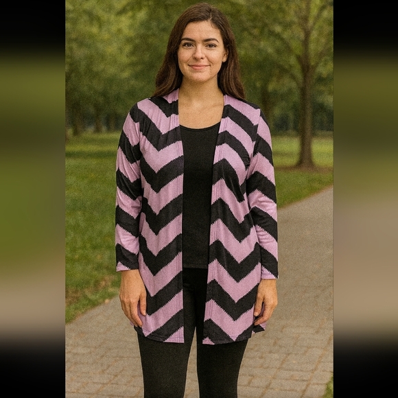 NWOT Medium 3-Piece Outfit Chevron Cardigan Set with Tank & Leggings - Picture 1 of 3